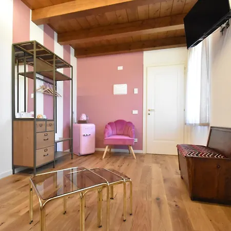 Residenza Vesentini ベッド・アンド・ブレックファスト パストレンゴ