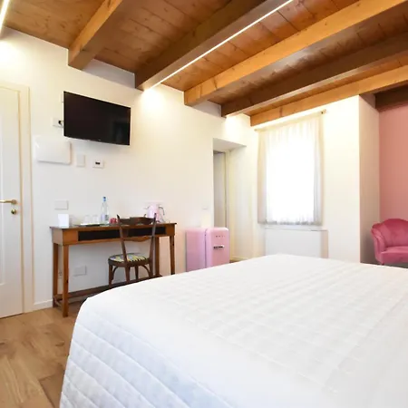 فندق مبيت وإفطار Residenza Vesentini باسترينغو